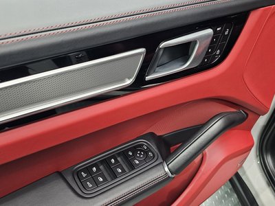 2022 Porsche CAYENNE thumbnail 16