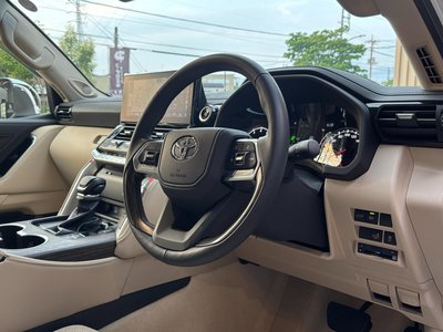 TOYOTA LAND CRUISER 300 - 5