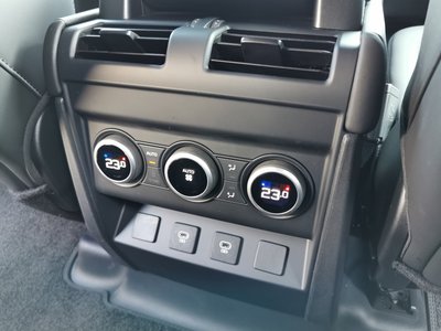 LAND ROVER DEFENDER - 8