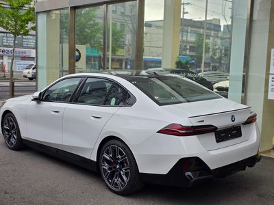 BMW 5 SERIES - 4