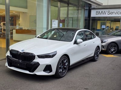 BMW 5 SERIES - 1