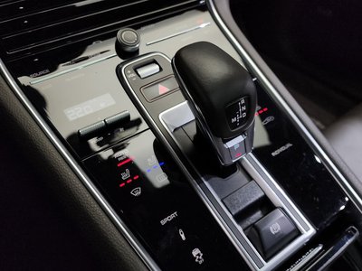 2018 Porsche PANAMERA thumbnail 12