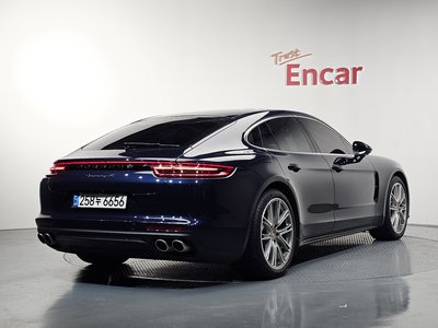 PORSCHE PANAMERA - 4