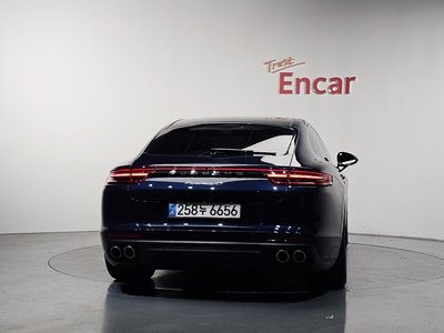 PORSCHE PANAMERA - 3