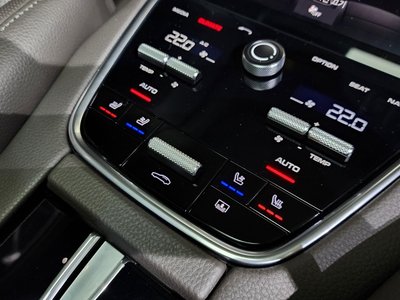 2018 Porsche PANAMERA thumbnail 31