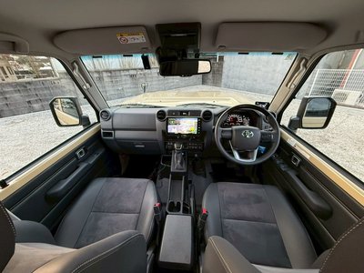 TOYOTA LAND CRUISER 70 - 3