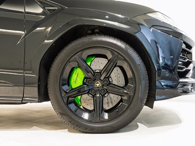 LAMBORGHINI URUS - 10