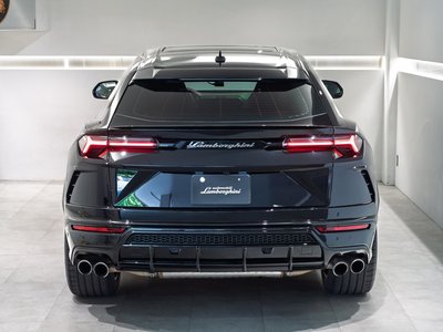 LAMBORGHINI URUS - 4