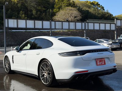 PORSCHE PANAMERA - 4