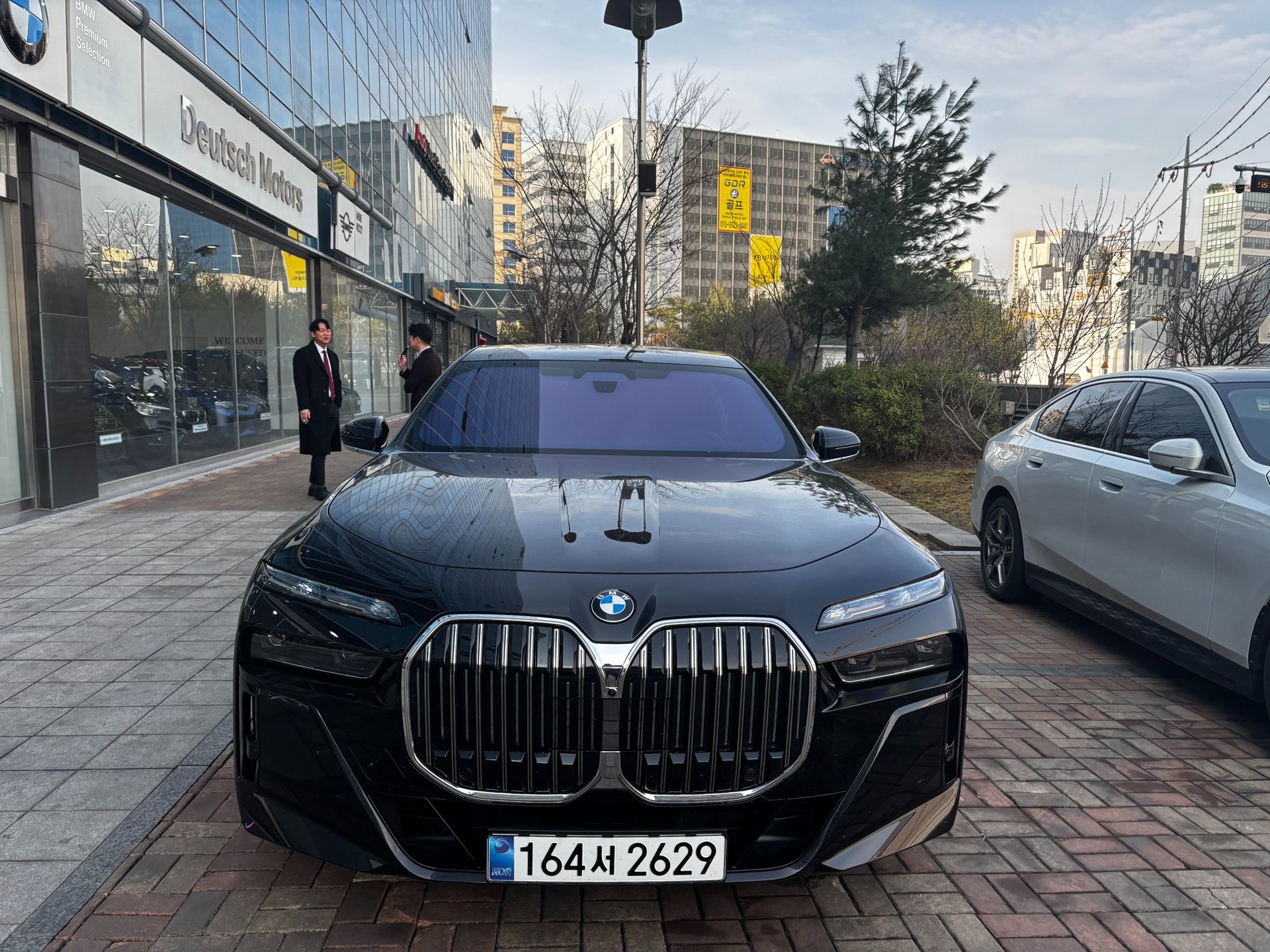 BMW 7 SERIES - View 1