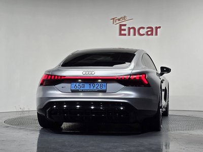 AUDI E-TRON GT - 4