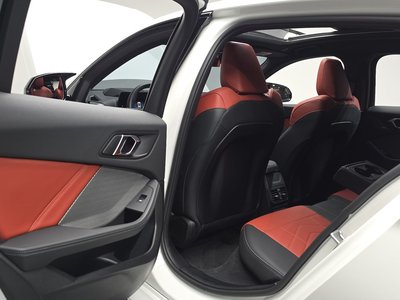2025 BMW 1 SERIES — миниатюра 16