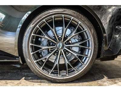ASTON MARTIN VANTAGE - 9