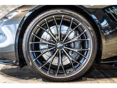 ASTON MARTIN VANTAGE - 8