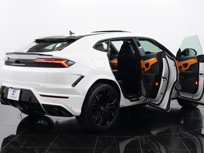 LAMBORGHINI URUS - 5