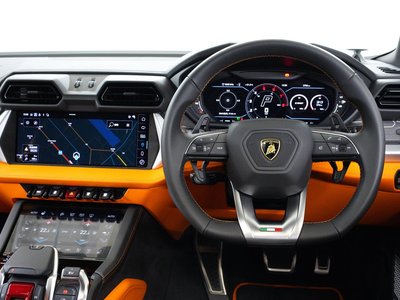 LAMBORGHINI URUS - 8