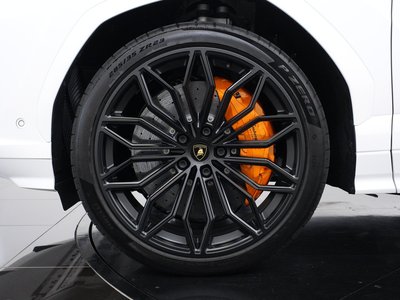 LAMBORGHINI URUS - 4