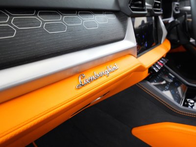 LAMBORGHINI URUS - 9