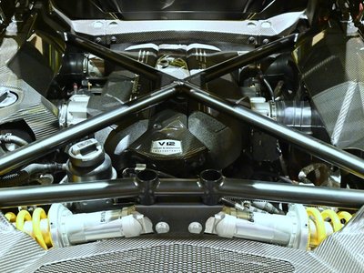 LAMBORGHINI AVENTADOR ROADSTER - 4