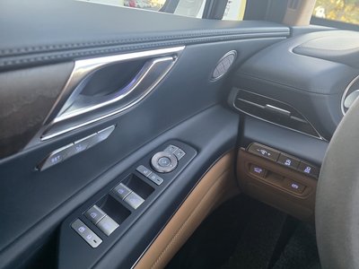 2023 Genesis GV80 thumbnail 15