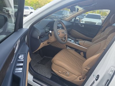 صورة 4 لـ 2023 Genesis GV80