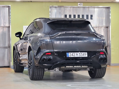 ASTON MARTIN DBX - 3