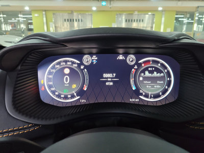 ASTON MARTIN DBX - 8