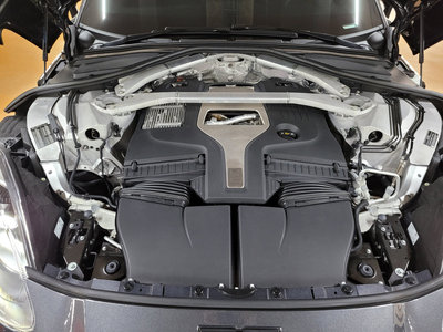 ASTON MARTIN DBX - 7