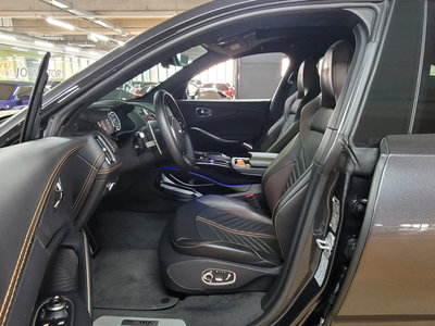 ASTON MARTIN DBX - 10