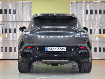 ASTON MARTIN DBX - 6