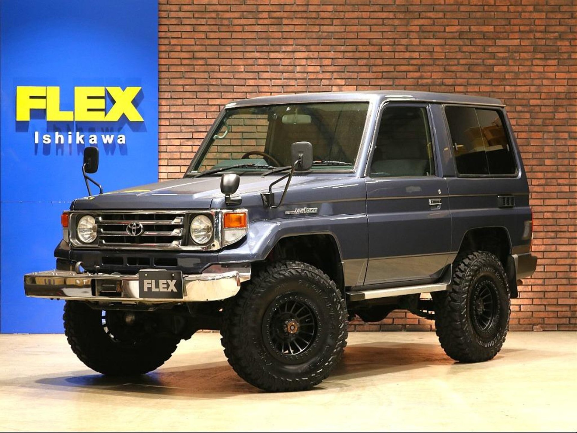 TOYOTA LAND CRUISER 70 - View 1