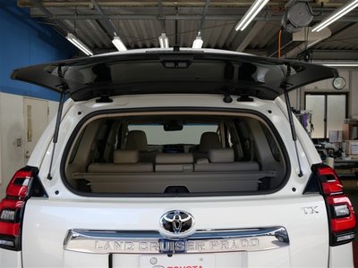 TOYOTA LAND CRUISER PRADO - 10