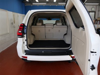 TOYOTA LAND CRUISER PRADO - 9