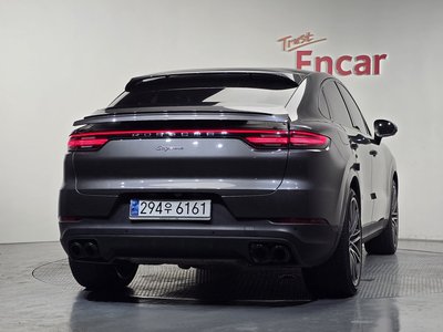2021 Porsche CAYENNE photo 3