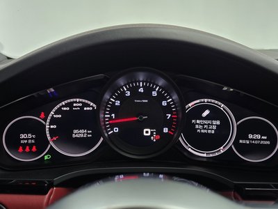 2021 Porsche CAYENNE photo 8