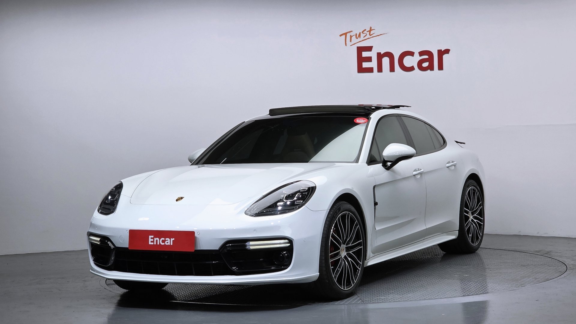 PORSCHE PANAMERA - View 1