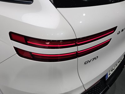 2021 Genesis GV70 photo 10