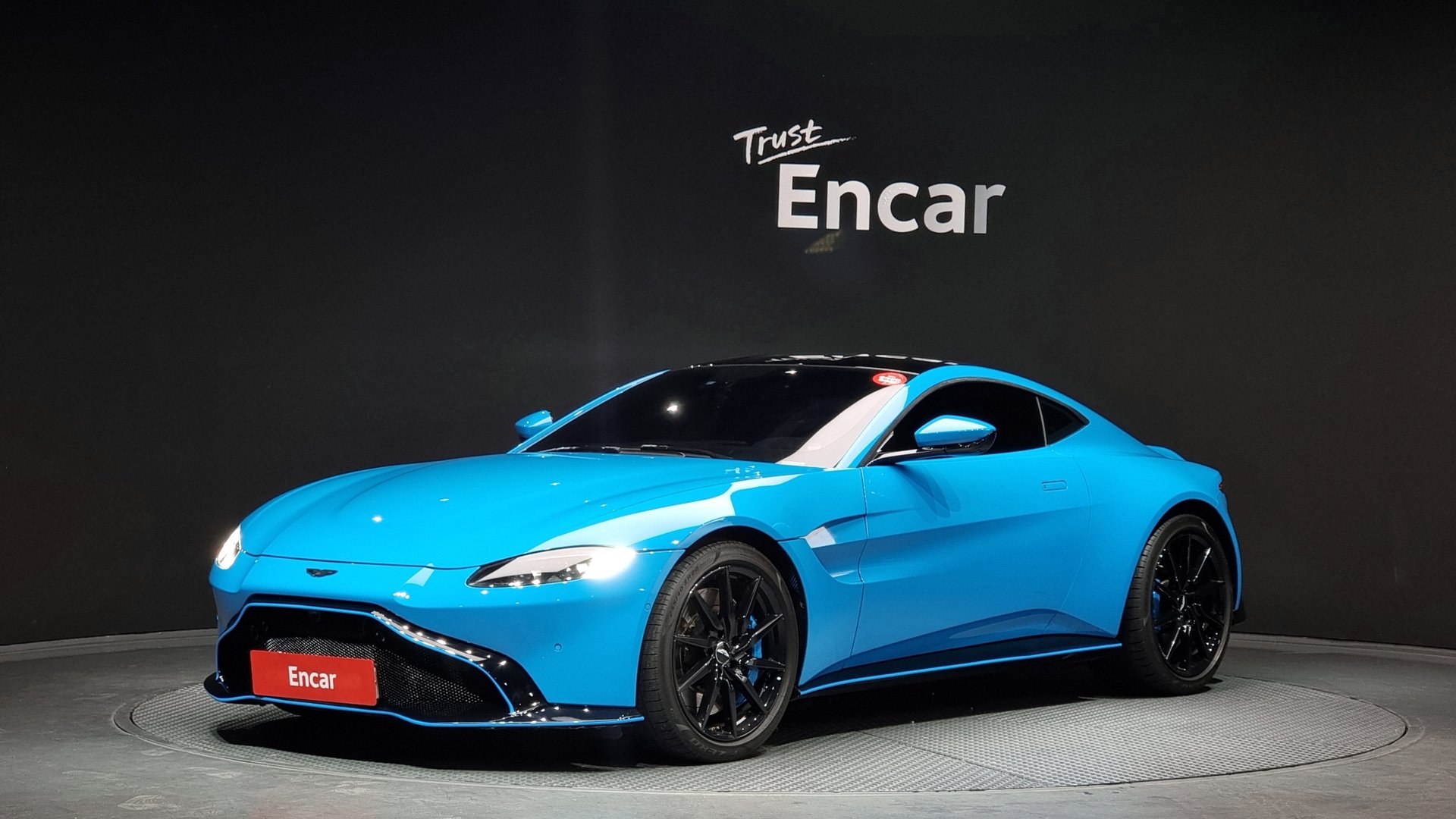 ASTON MARTIN VANTAGE - View 1