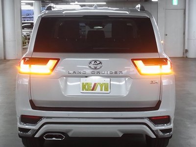 TOYOTA LAND CRUISER 300 - 10