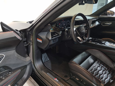 AUDI RS E-TRON GT - 10