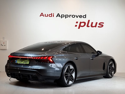 AUDI RS E-TRON GT - 5