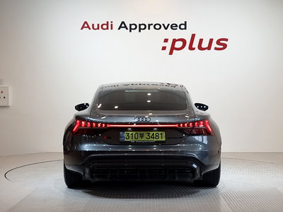 AUDI RS E-TRON GT - 3