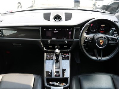 2021 Porsche MACAN photo 9