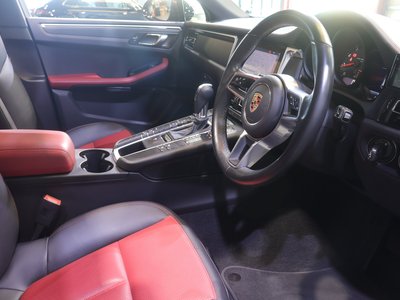 PORSCHE MACAN - 9