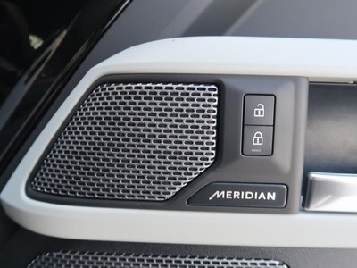 LAND ROVER DEFENDER - 10