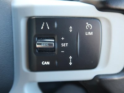 LAND ROVER DEFENDER - 9