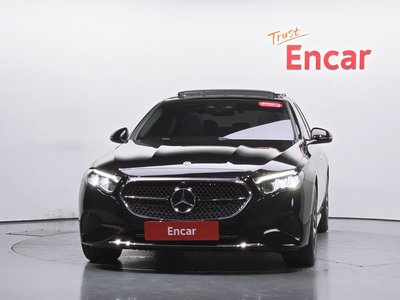 2025 Mercedes-BENZ E-CLASS 照片 2