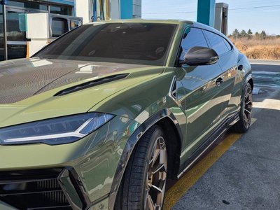 LAMBORGHINI URUS - 3