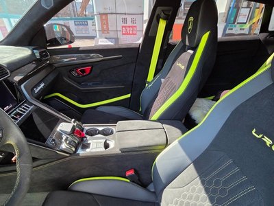 LAMBORGHINI URUS - 10