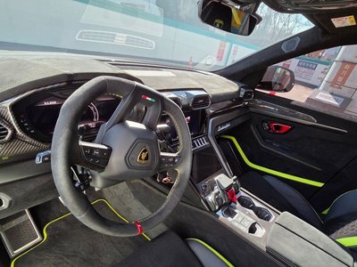 LAMBORGHINI URUS - 5